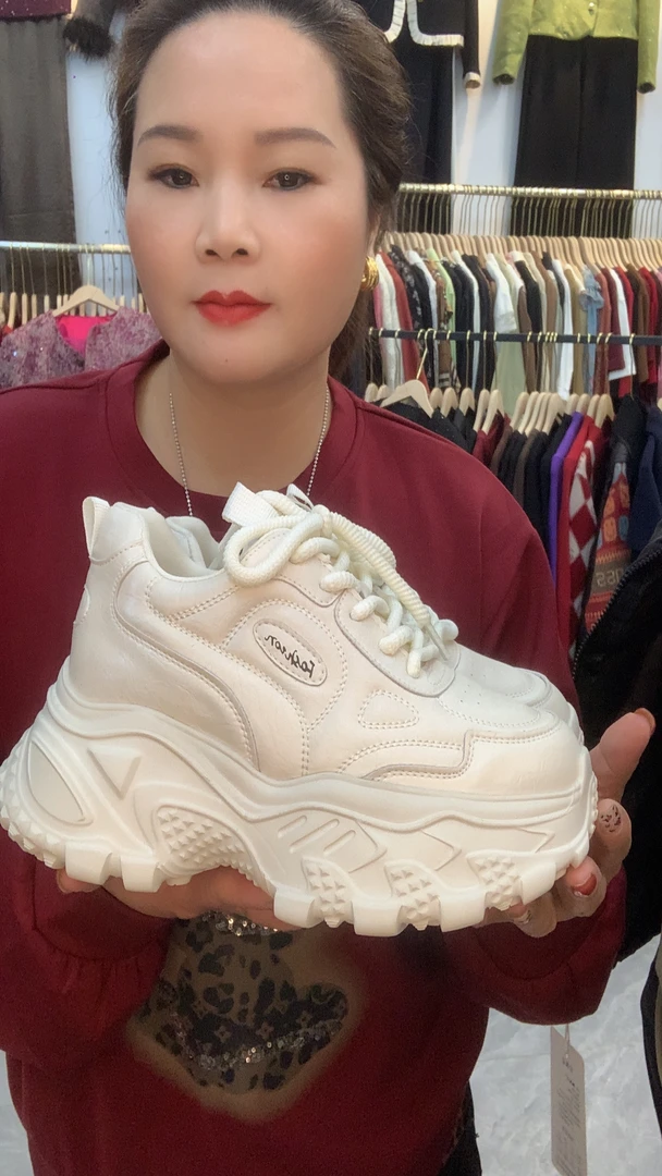 2004年新款女装老爹鞋时尚百搭