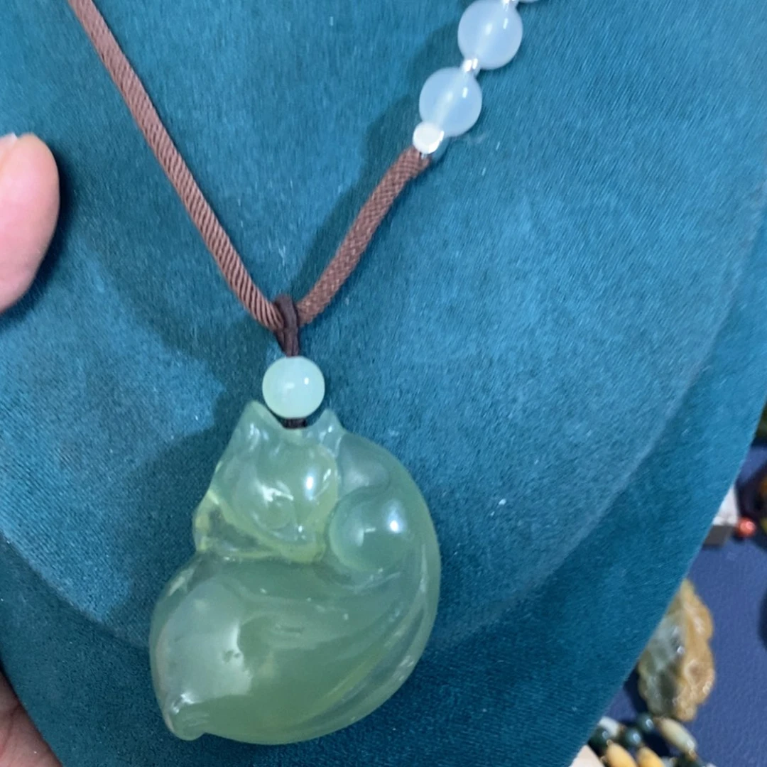 蛇纹石玉颈饰未镶嵌