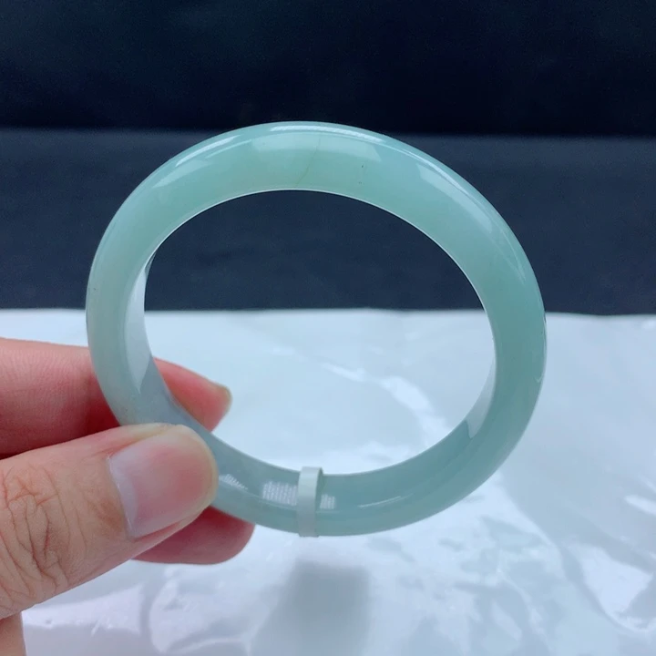 翡翠手镯未镶嵌54天空蓝有裂