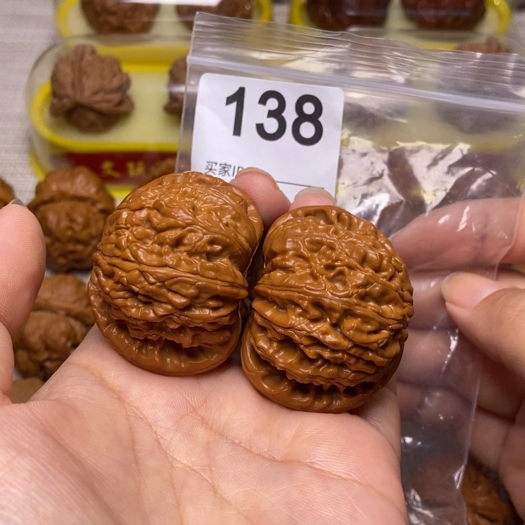 文玩核桃闷白44。138