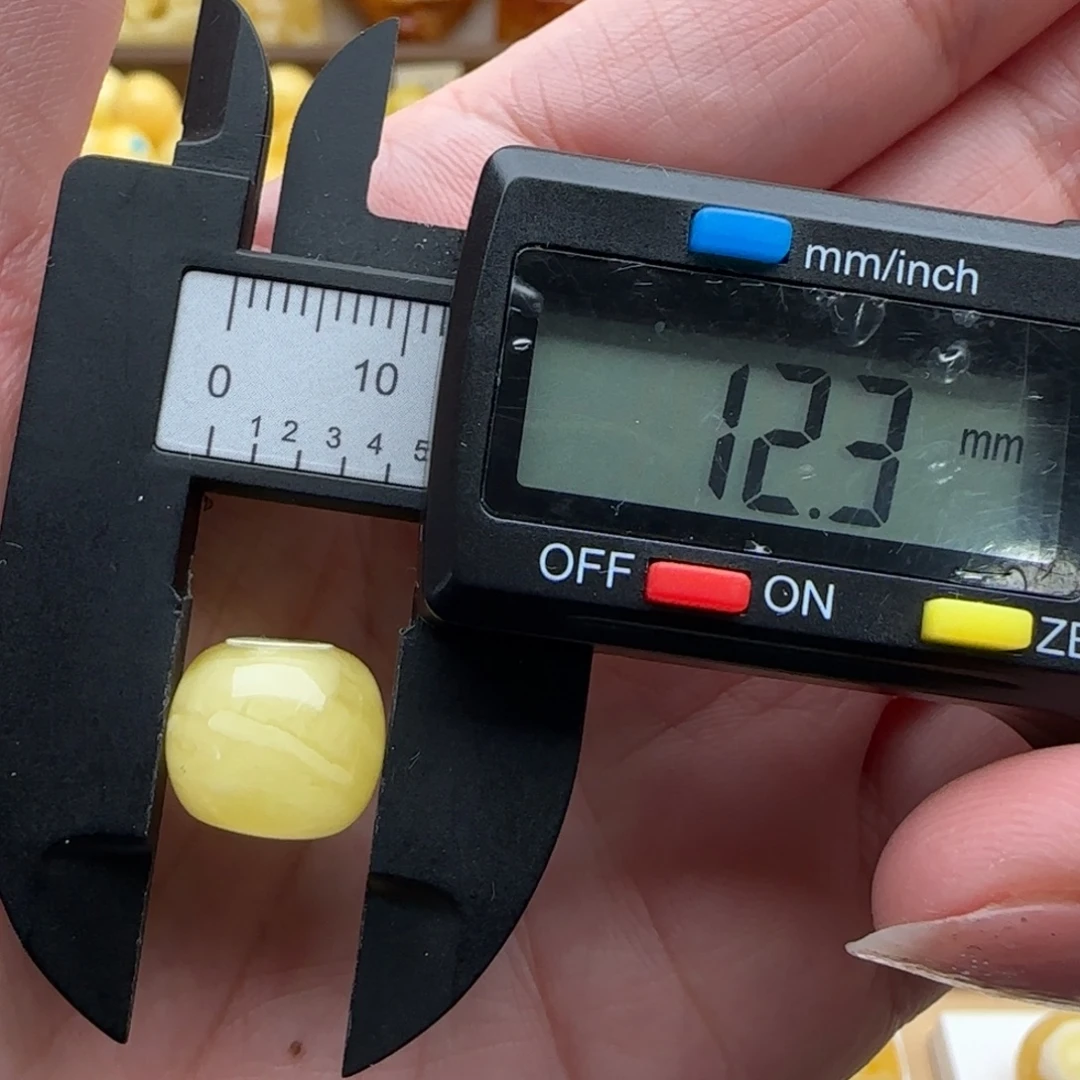 禅***悟蜜蜡未镶嵌裸石微瑕老型