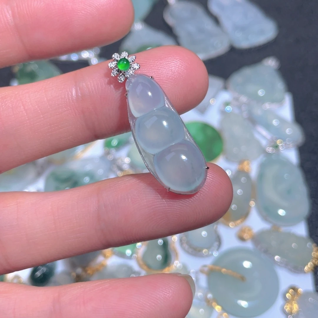 翡翠颈饰18K金镶嵌翡翠