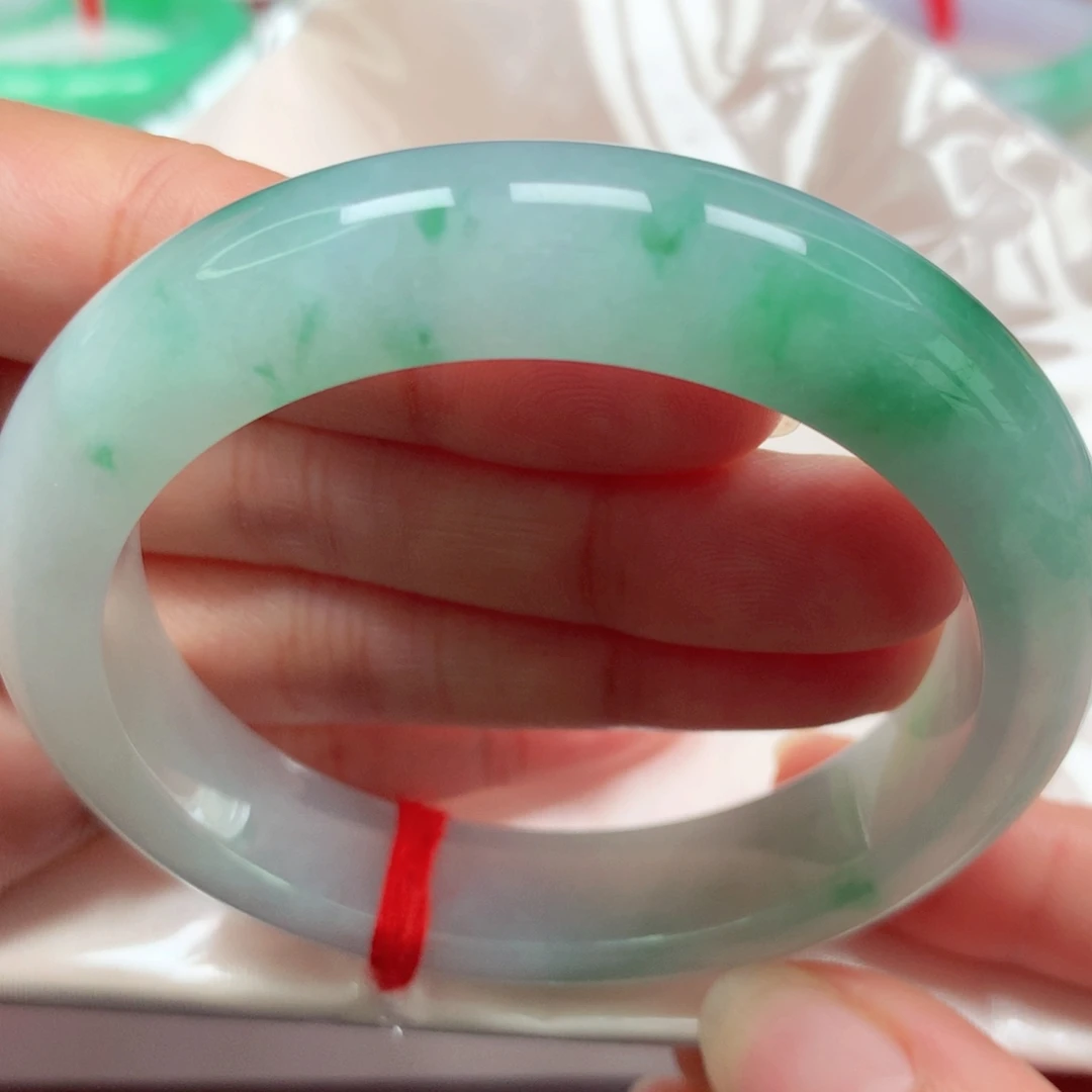 翡翠未镶嵌手镯冰胶细腻飘花