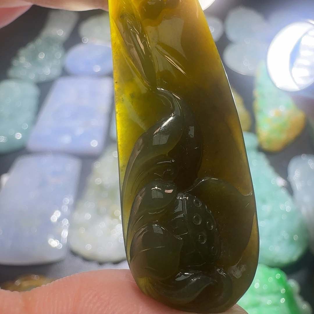 翡翠未镶嵌颈饰吊坠
