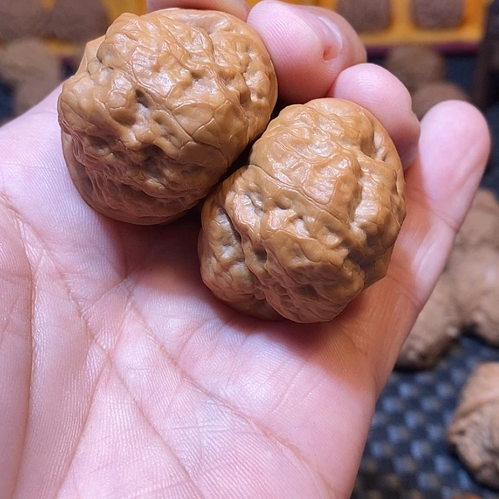 L***。吊坠文玩核桃40尺，古蟾