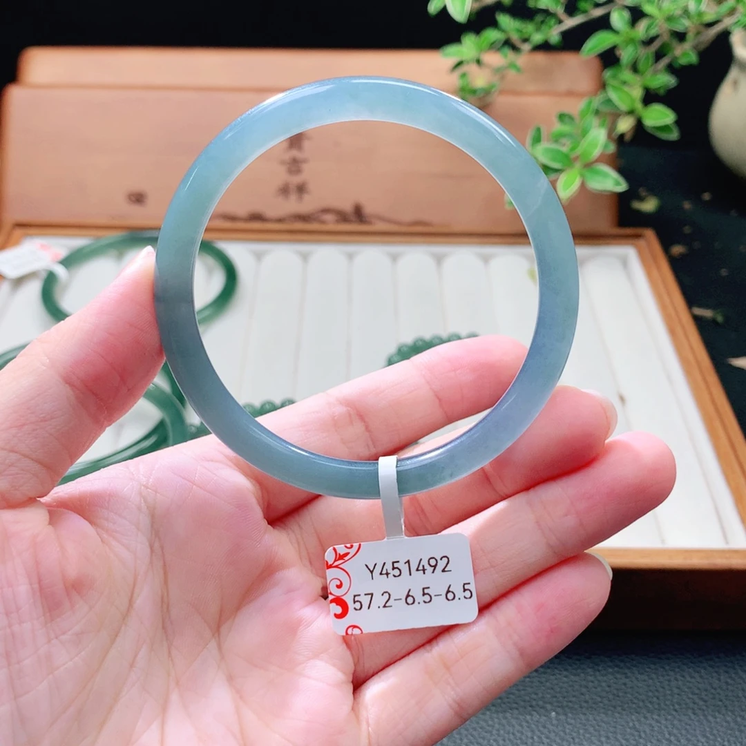 翡翠未镶嵌手镯（圆镯）