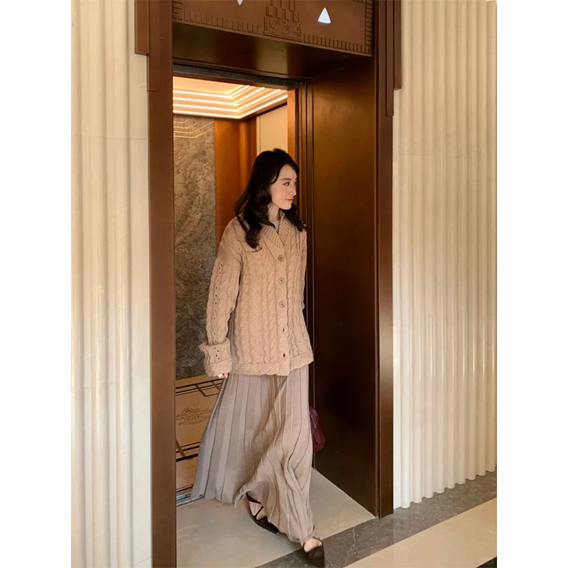 2025韩系设计感秋冬季复古风修身显瘦百搭时尚上衣气质收腰半身裙