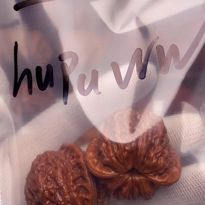 文玩核桃把件h****w血麒麟 不退不换的