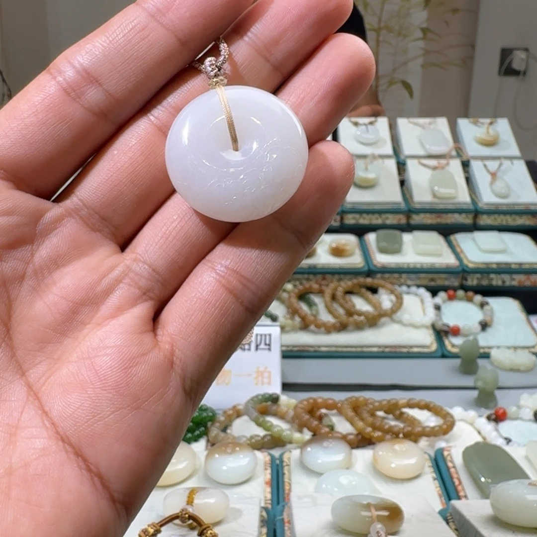 颈饰未镶嵌和田玉