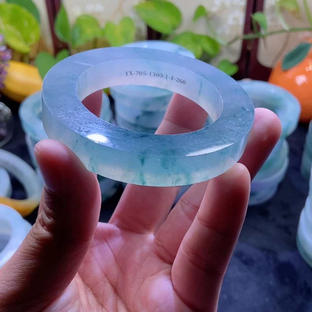 静***悄未镶嵌手镯定制翡翠