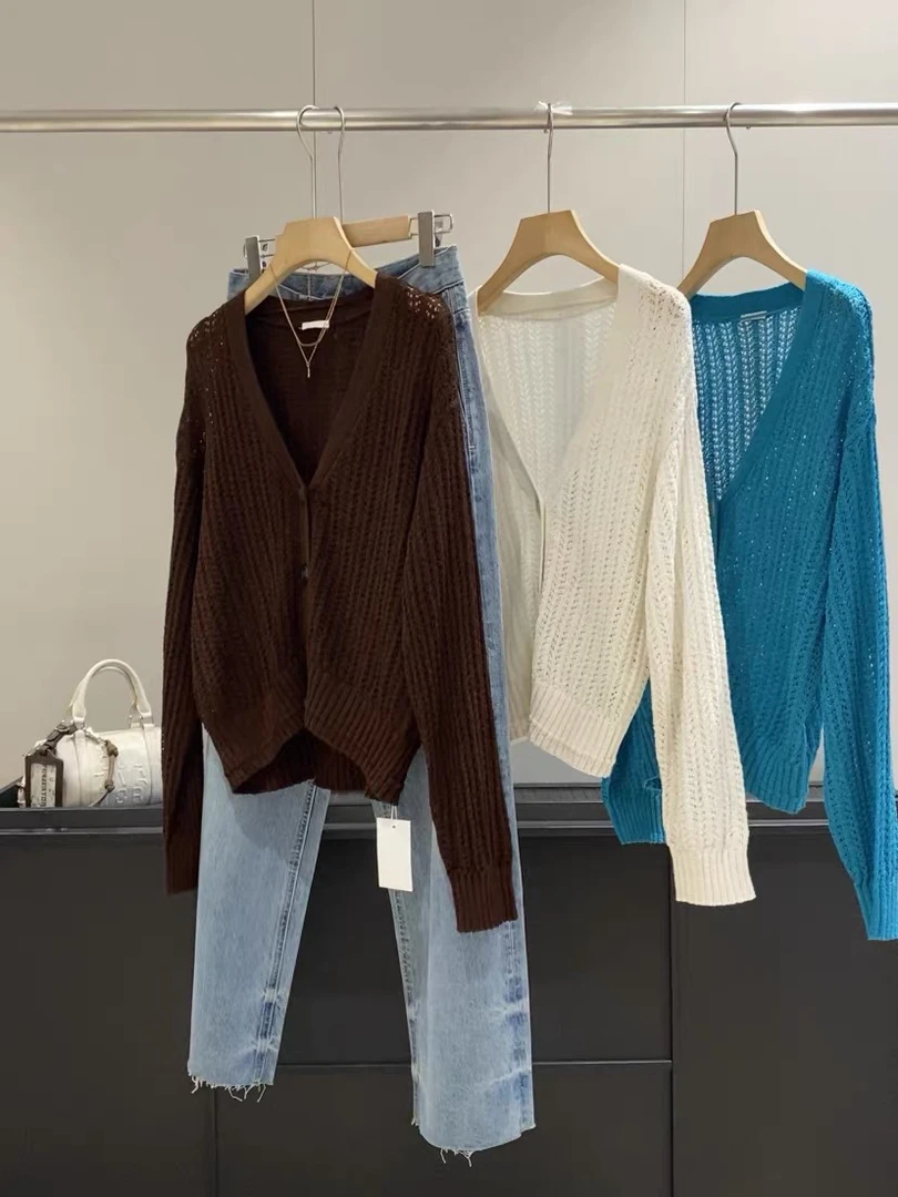 R111 镂空春款花纹版休闲三色针织开衫