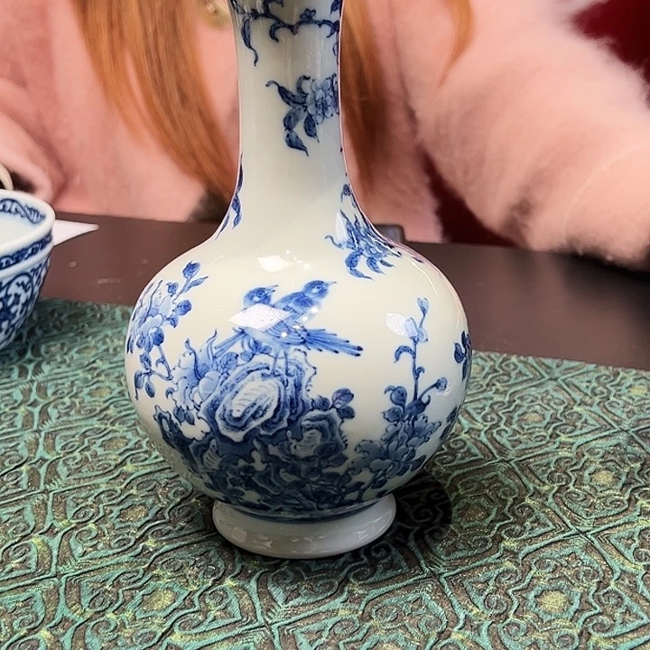 仿古手工手绘花鸟赏瓶