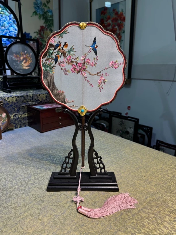 手工刺绣喜上眉梢精美团扇21-21公分左右带扇架