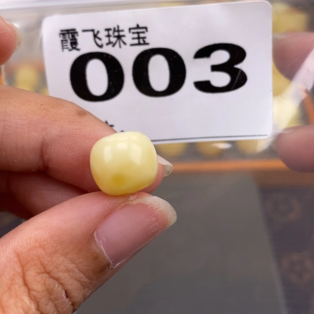 琥珀未镶嵌珠宝奇石11.2