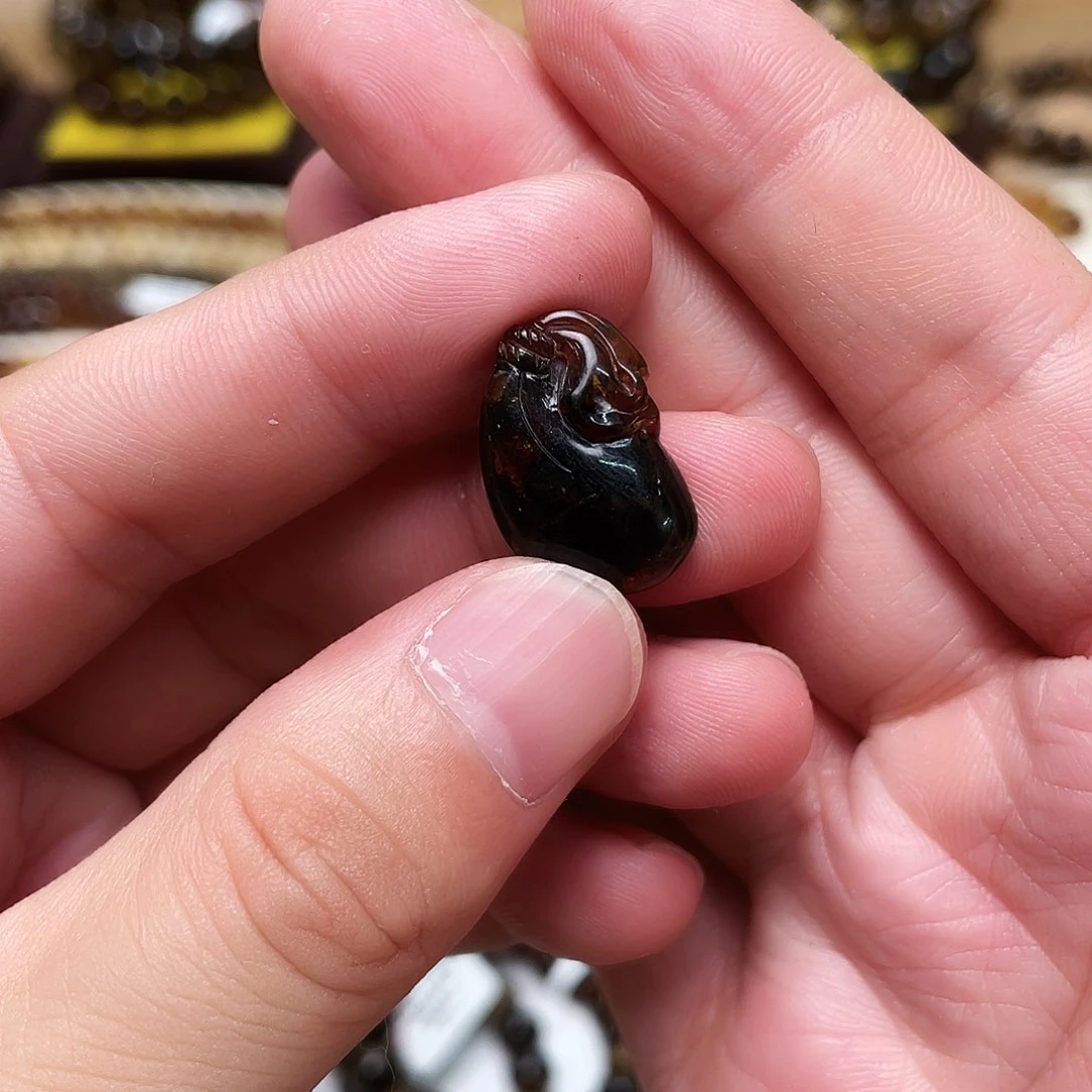 安***未镶嵌琥珀裸石大