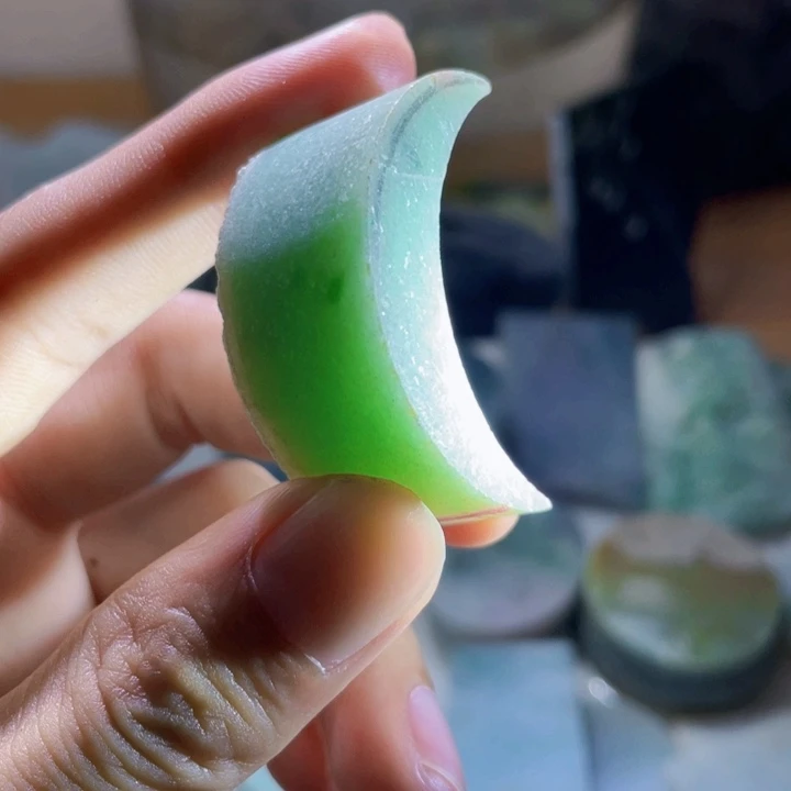 翡翠未镶嵌颈饰天然缅甸翡翠料子