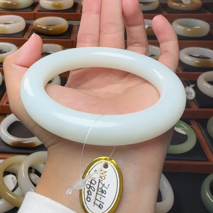 和田玉未镶嵌手镯牛奶底一级白60.9胖圆