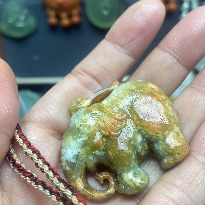 未镶嵌蛇纹石玉颈饰