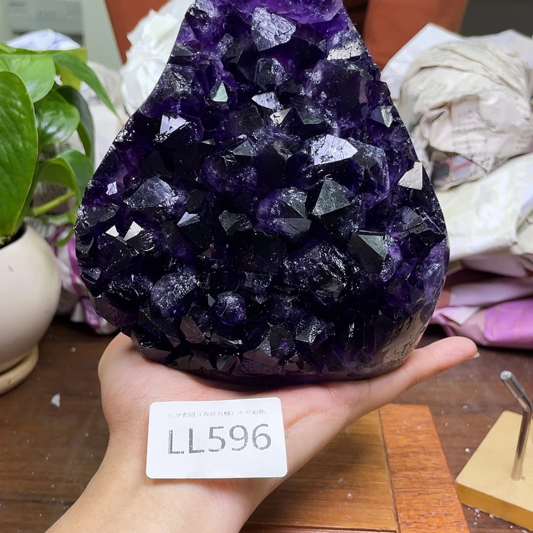 未镶嵌水晶大型摆件（非配饰）