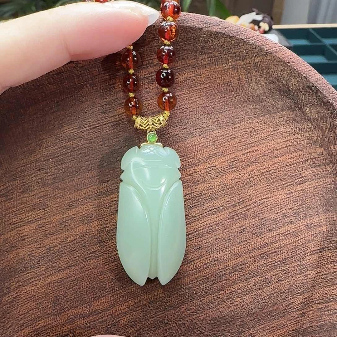 和田玉未镶嵌吊坠(赠链)