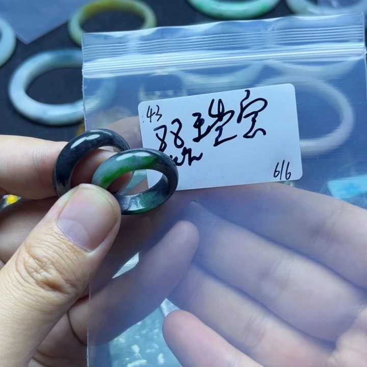 翡翠戒指未镶嵌瑞*?