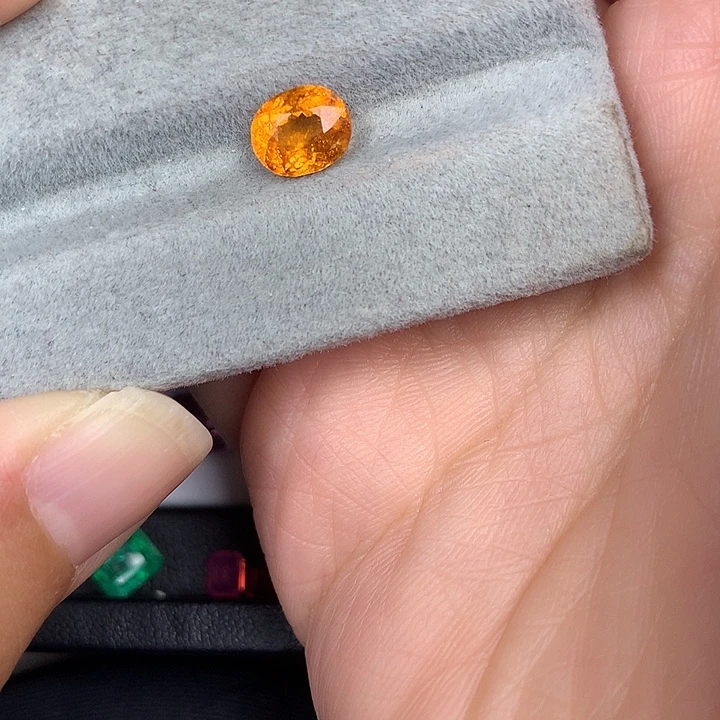 裸石石榴石未镶嵌1.5ct芬达石