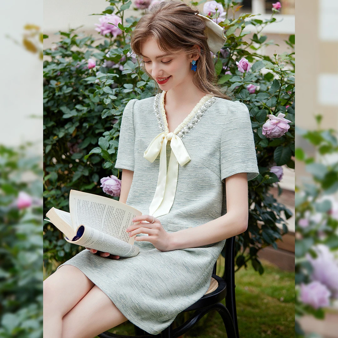 白鹿语25夏季优雅系带撞色拼接女式连衣裙WYU20012