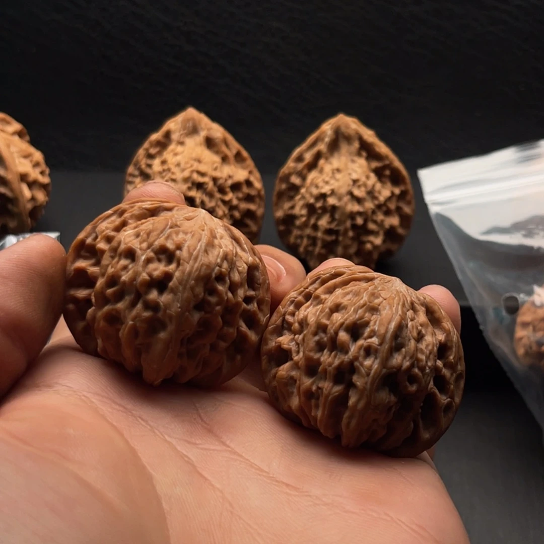 小***坤吊坠文玩核桃1234567