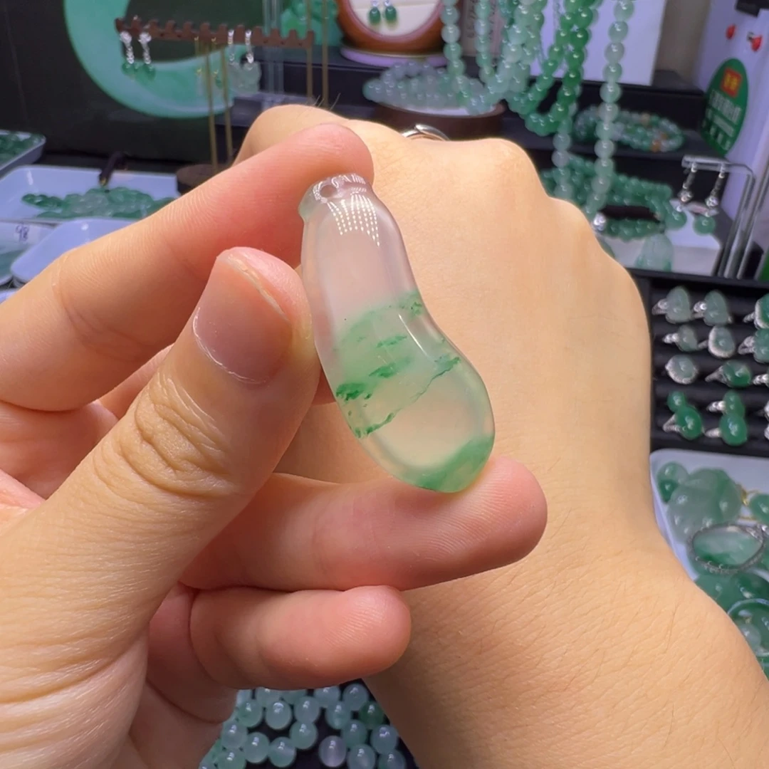 石英质玉（非洲翠）未镶嵌颈饰