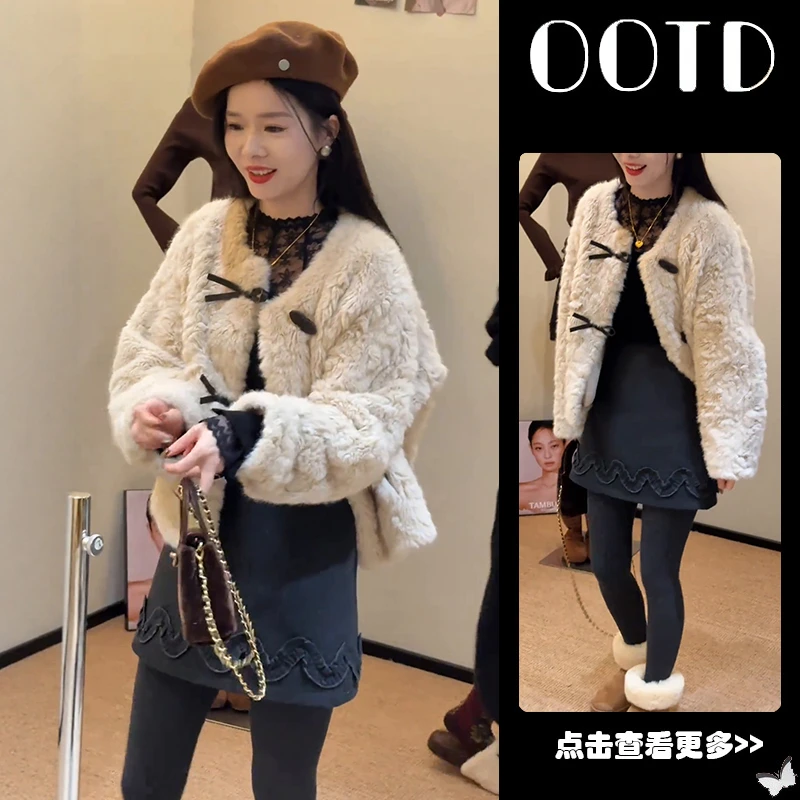 秋季流行穿搭一整套女2025新款宽松毛绒外套蕾丝打底衫短裙三件套