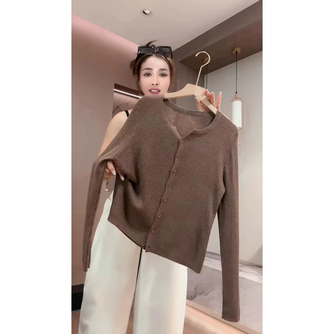 圆领慵懒风薄款纯色净版长袖常规排扣毛针织开衫上衣