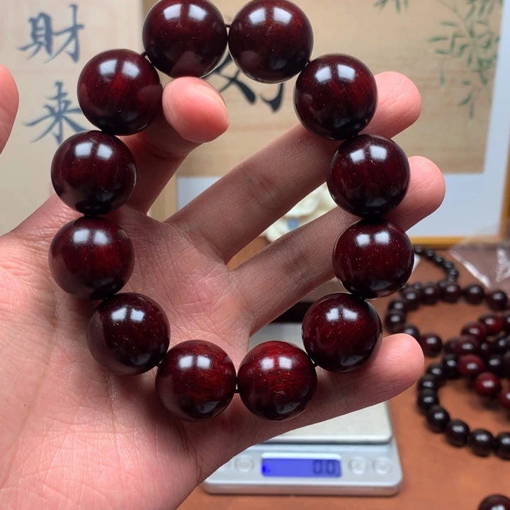 牧***。檀香紫檀（小叶紫檀）