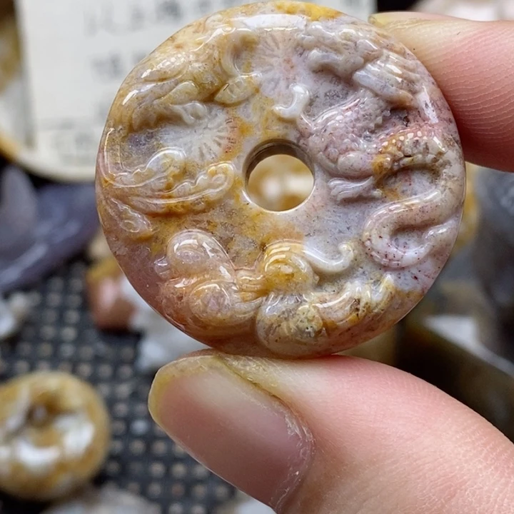 颈饰未镶嵌硅化珊瑚（珊瑚玉）小
