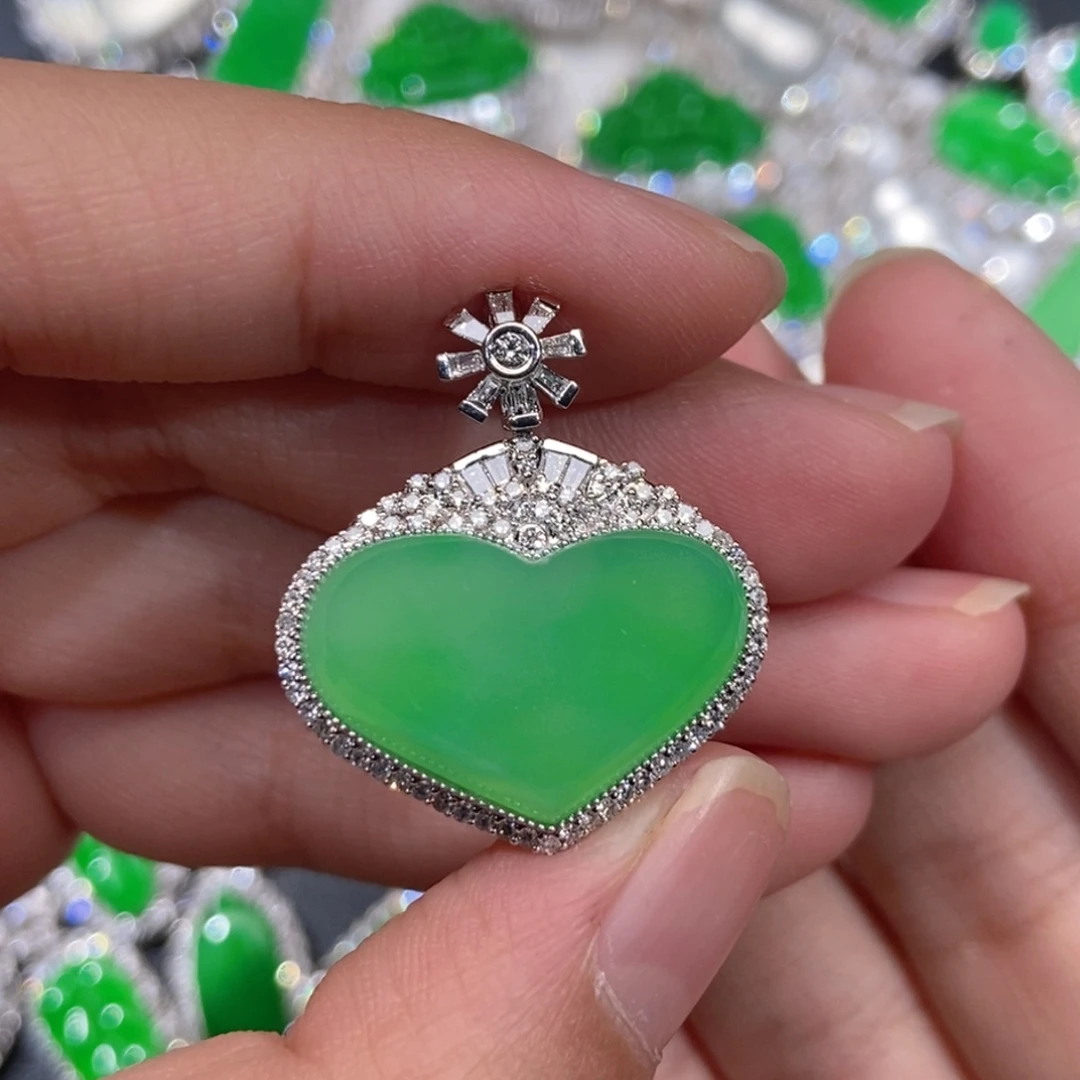 翡翠18K金镶嵌颈饰天然缅甸A货翡翠