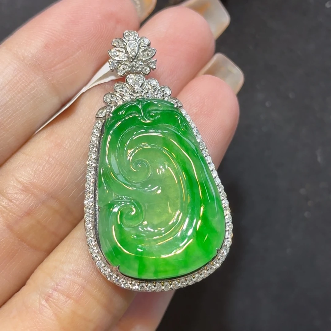 翡翠18K金镶嵌颈饰天然缅甸翡翠