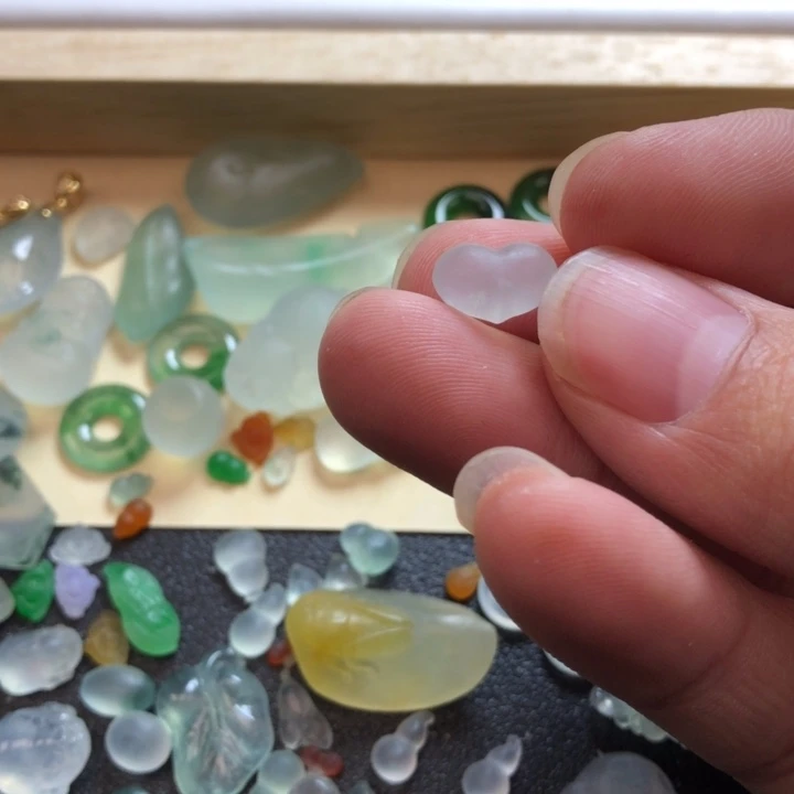 定制翡翠未镶嵌挂件