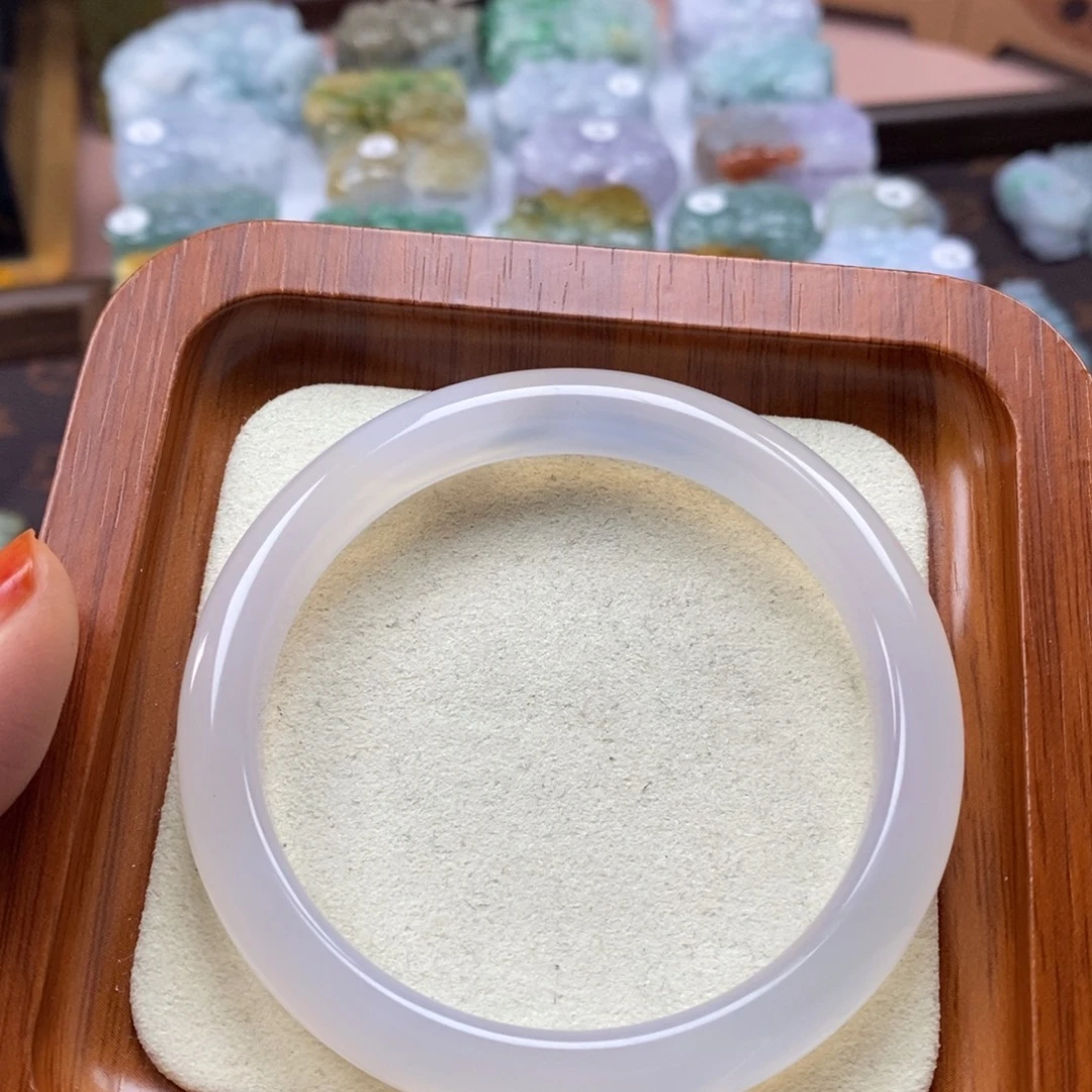翡翠未镶嵌颈饰手镯