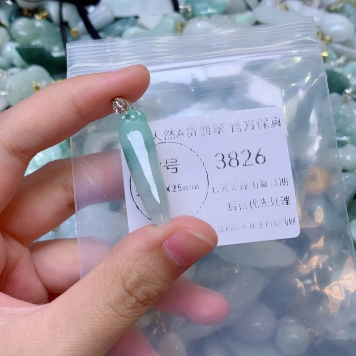 吊坠(不含链)未镶嵌翡翠
