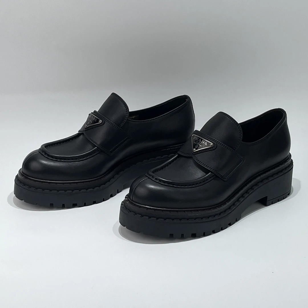 99新 Prada/普拉达  38码 黑色厚底三角标乐福鞋/ML02025