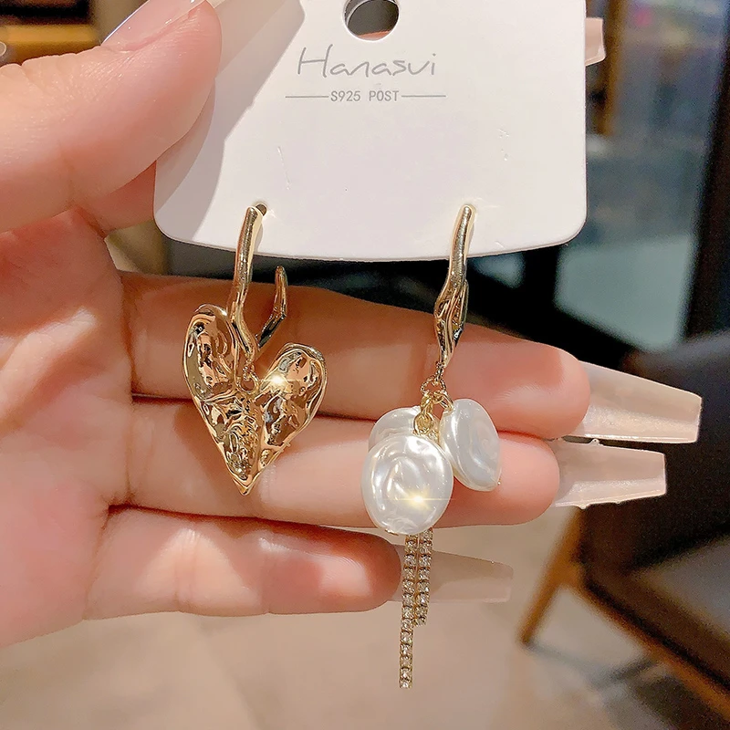 铜合金仿珍珠耳饰 ins简约不对称爱心珍珠设计感高级百搭长款耳饰