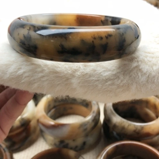 未镶嵌手镯石英质玉60口径380米