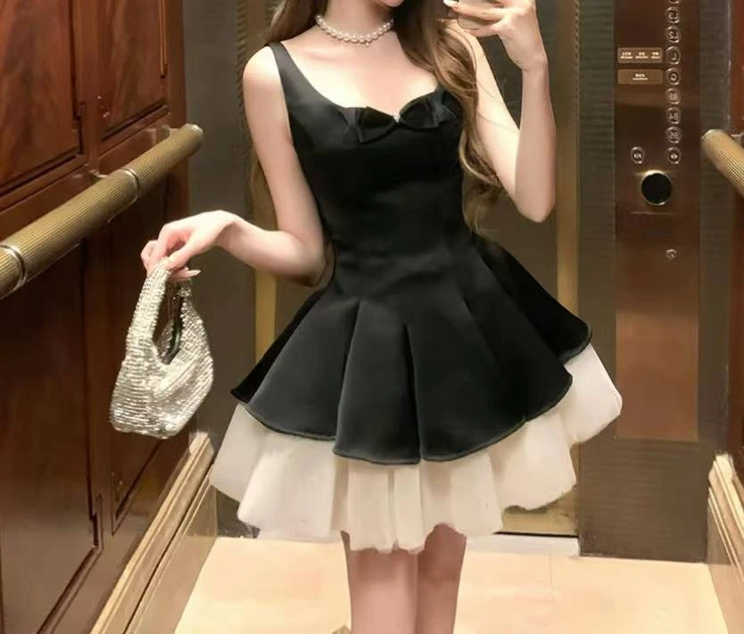 显瘦穿搭黑色连衣裙赫本风小黑千金清冷洋气千金清冷感贵系衣服