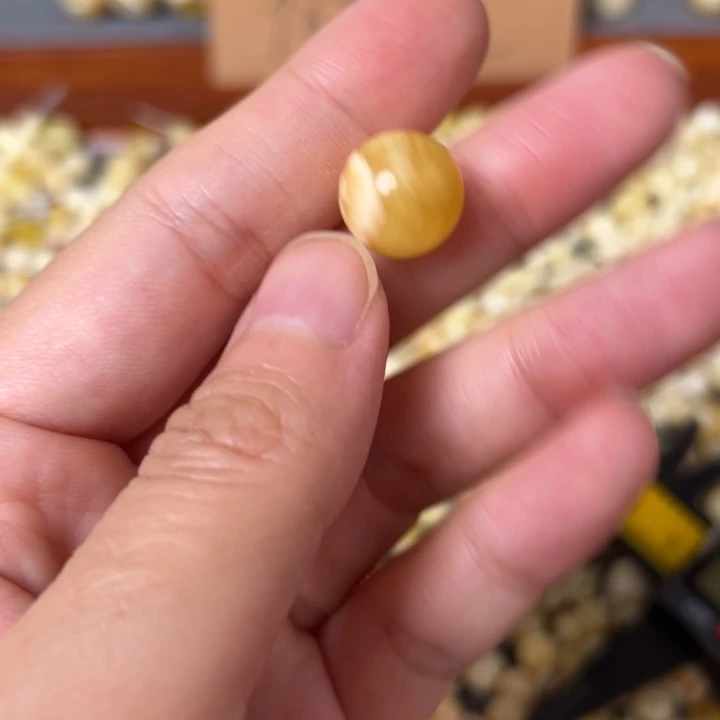 蜜蜡未镶嵌裸石12.8mm一个