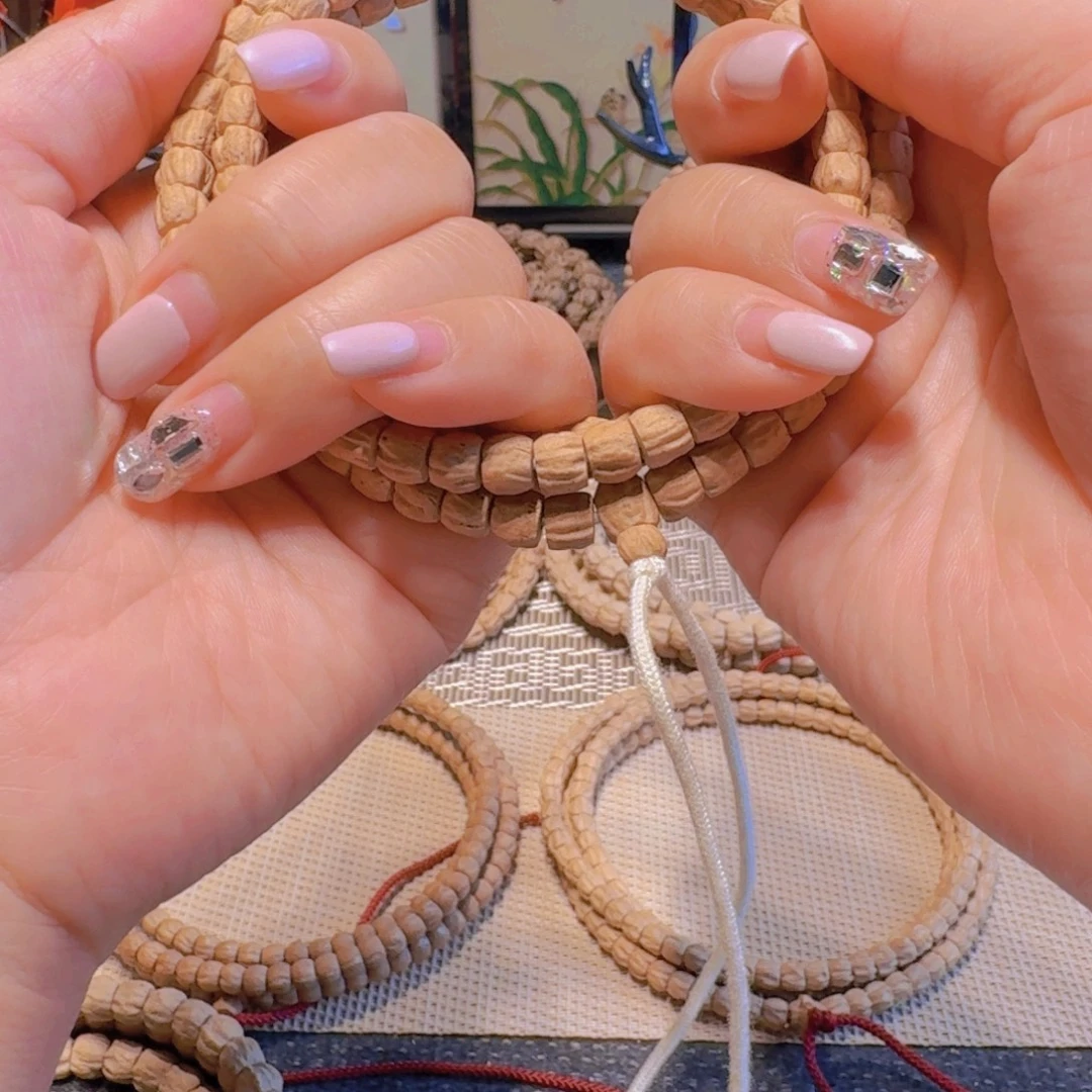 梁***友柏香籽/百香籽吊坠