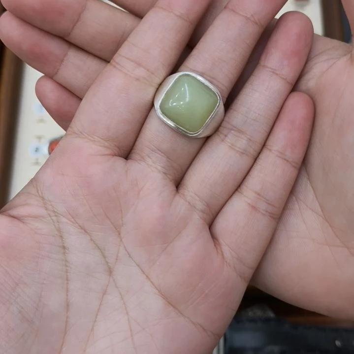 未镶嵌戒指和田玉