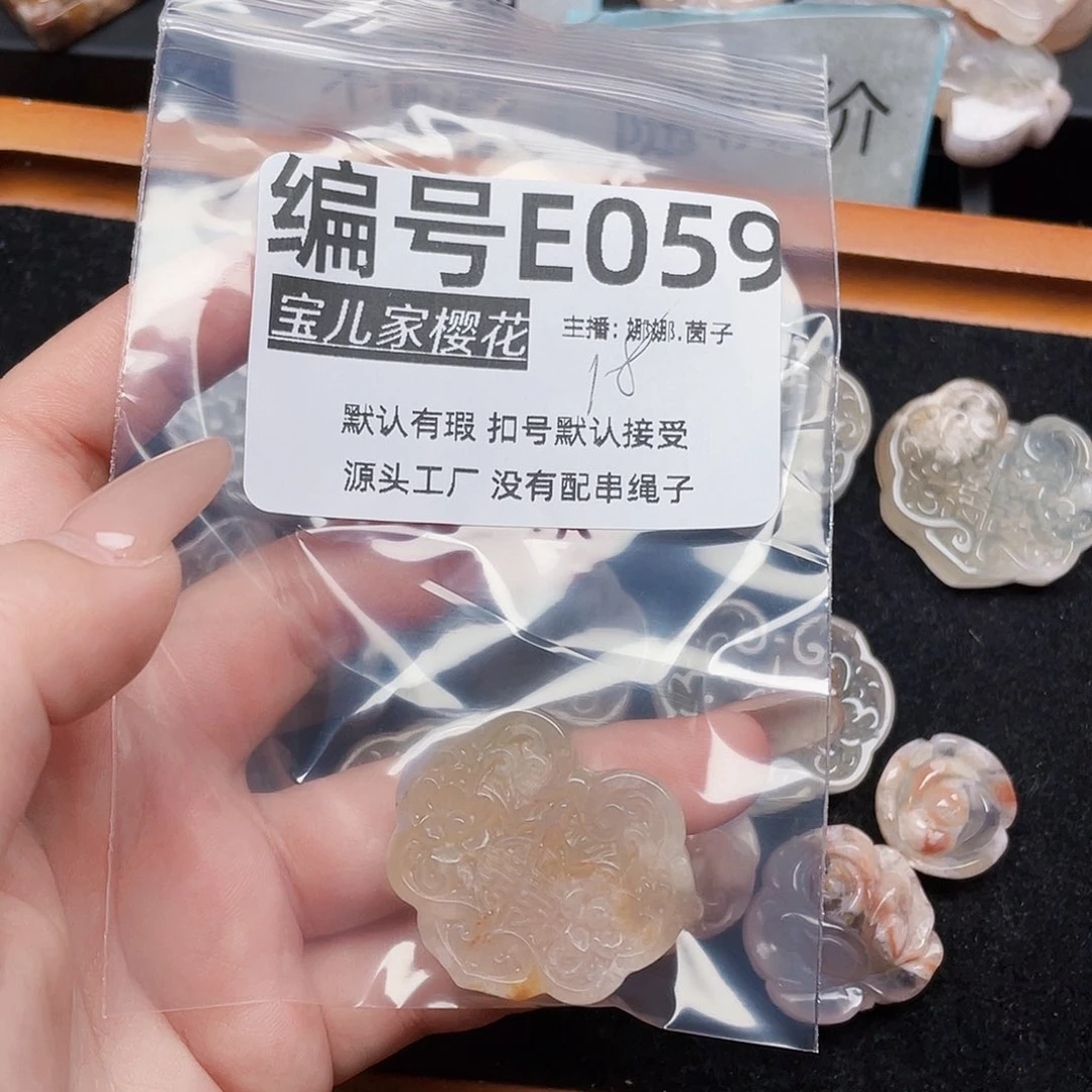 玛瑙/玉髓颈饰银S925镀金镶嵌一****?