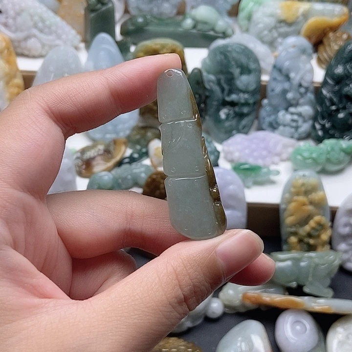 翡翠未镶嵌颈饰翡翠