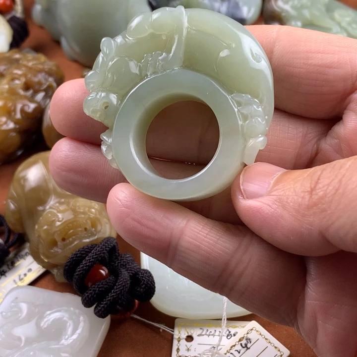 和田玉颈饰未镶嵌路*