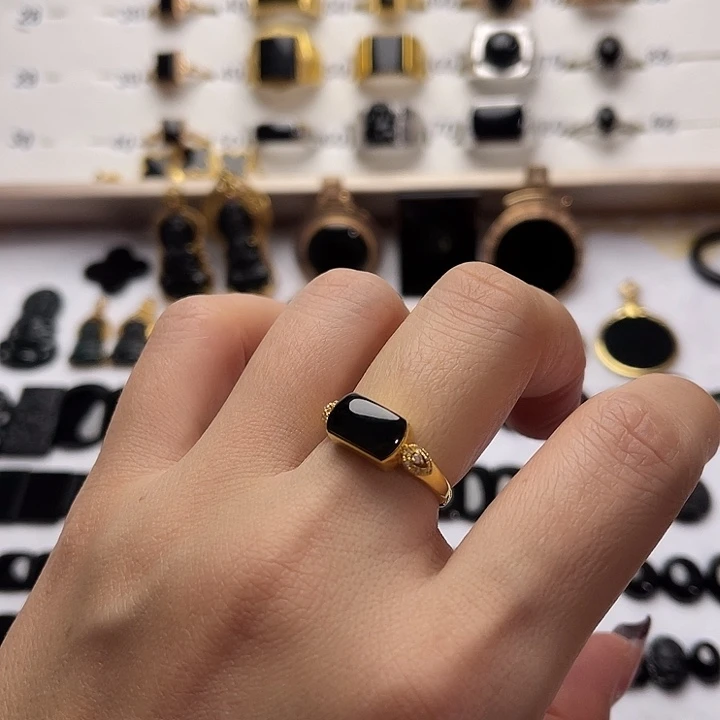 翡翠18K金镶嵌戒指翡翠