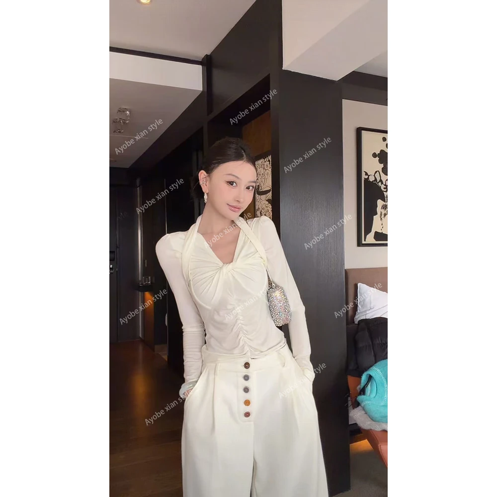 【AYOBE】小贤 法式松弛氛围小众白色扭结辣妹气质天丝V领上衣